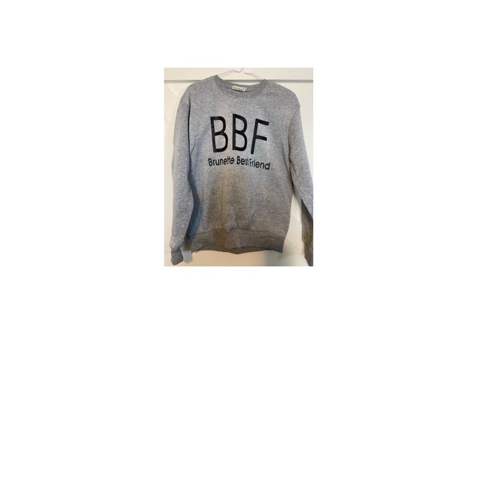 Brand new sweatshirt xl that fits like a medium